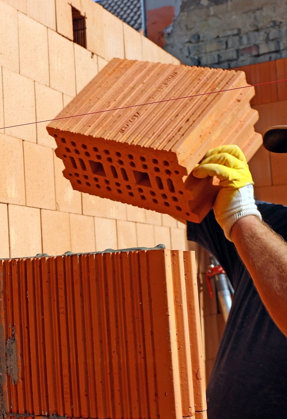 Bauarbeiter (Maurer) auf der Baustelle